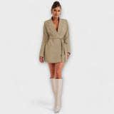 Vestido blazer con escote en V