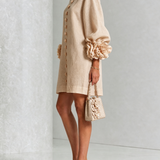 Amara - Mini Vestido Elegante con Botones Florales