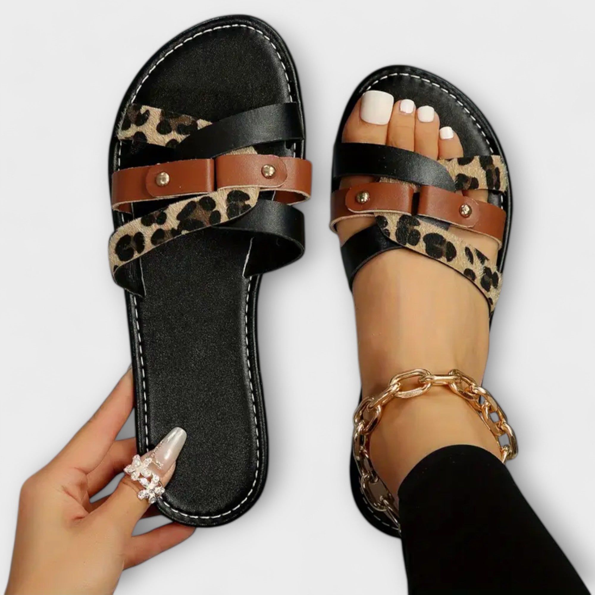 Jenevra - Sandalias con tiras cruzadas de leopardo