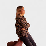 Rosa - Abrigo moderno con estampado de leopardo