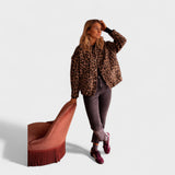 Rosa - Abrigo moderno con estampado de leopardo